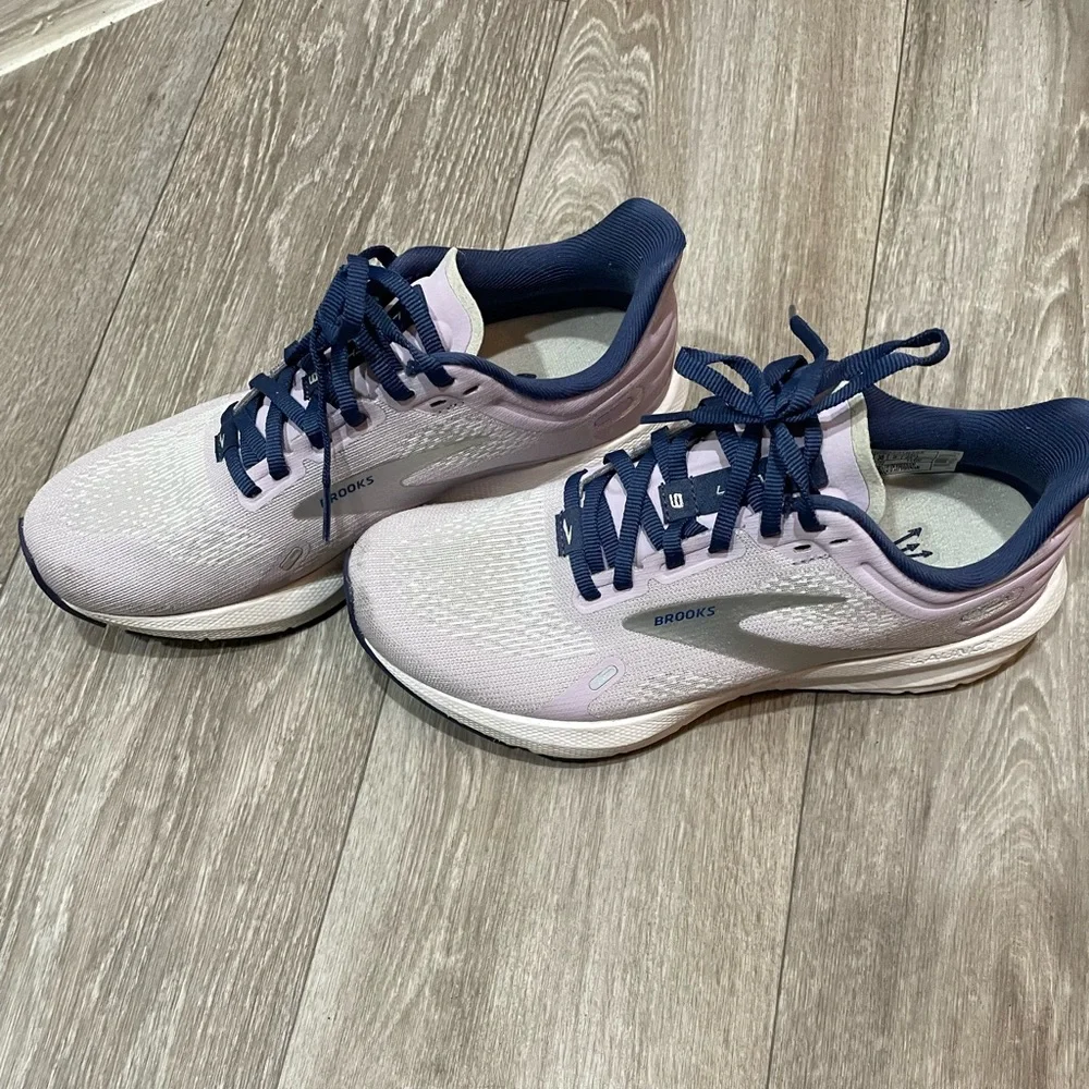 Brooks Launch 9 Shoes - Picture 2 of 5